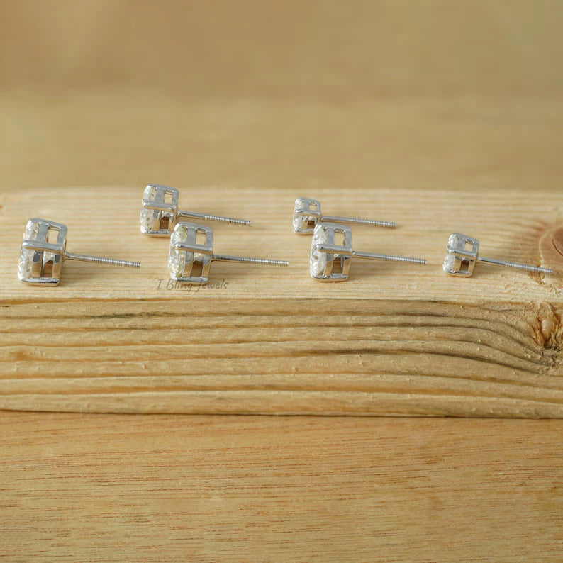 Round Diamond Stud Earring