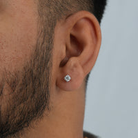 Round Diamond Stud Earring