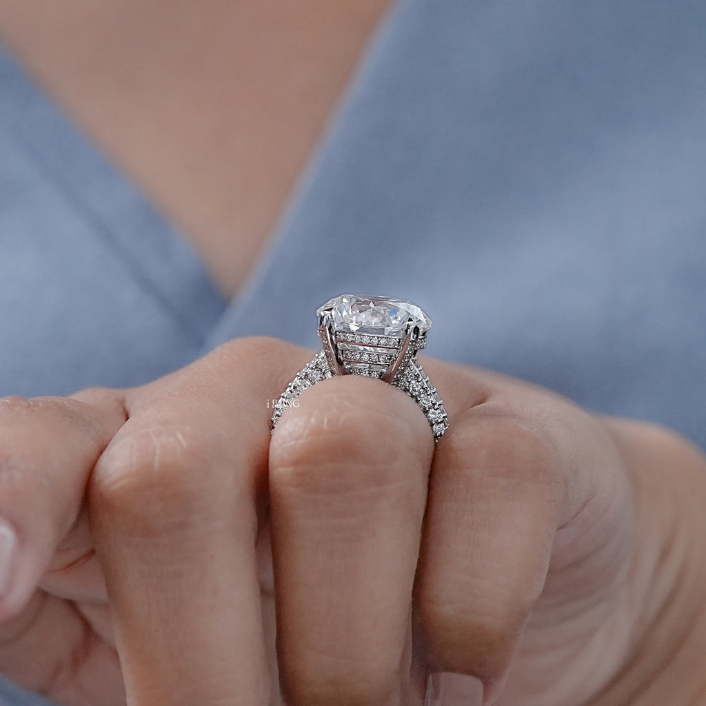 Round Cut Solitaire Diamond Engagement Ring With Pave Band