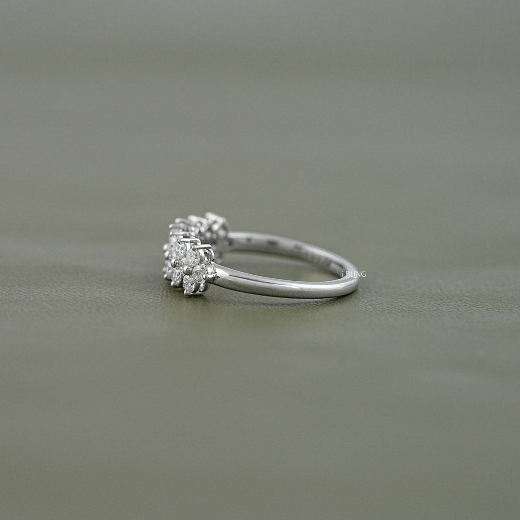 Round Lab Diamond Cluster Band