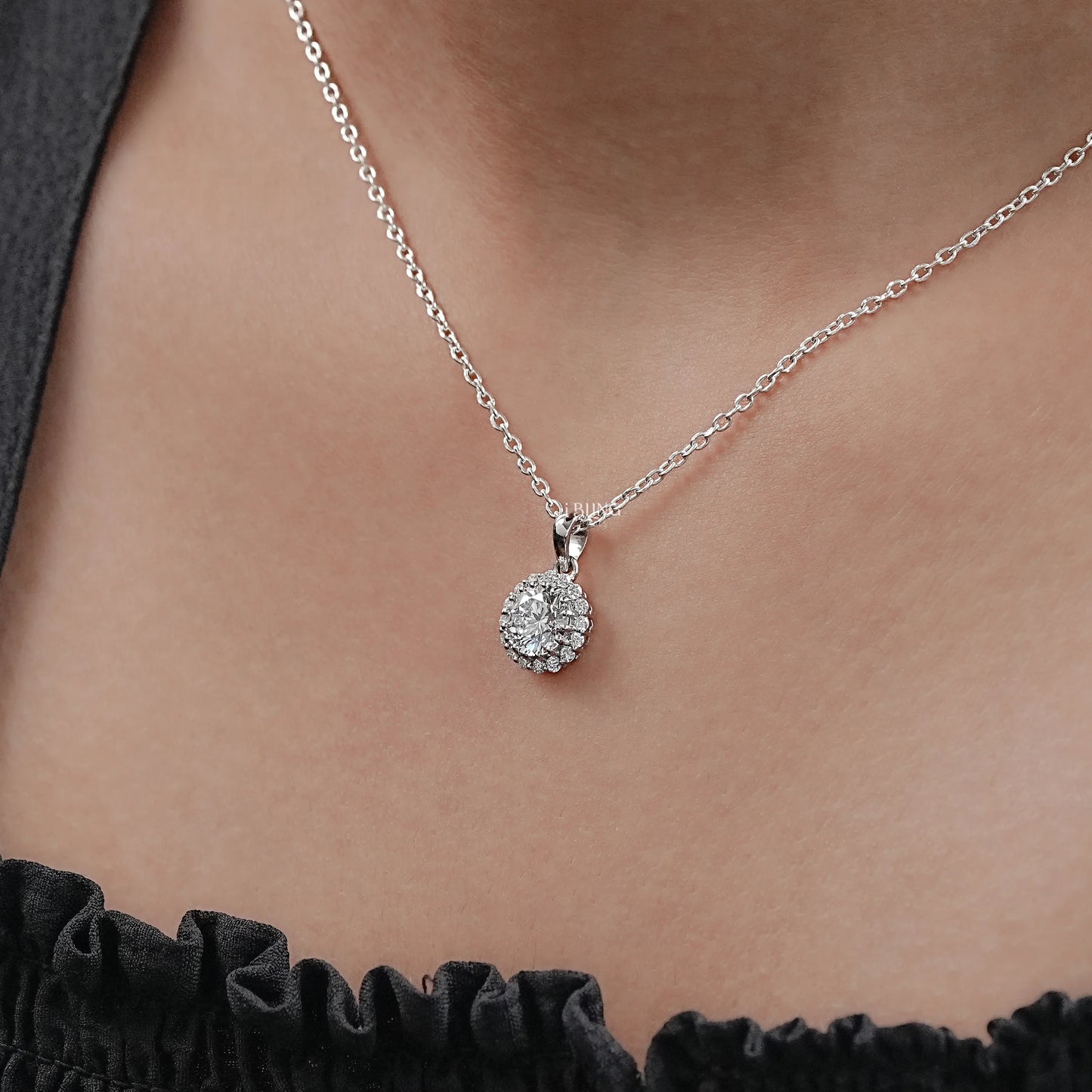 Round Diamond Halo Necklace Pendants