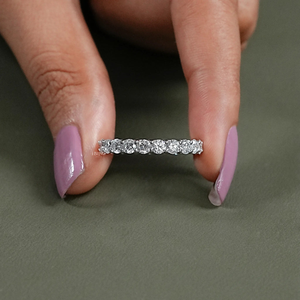 Round Diamond Prong Set Wedding Band