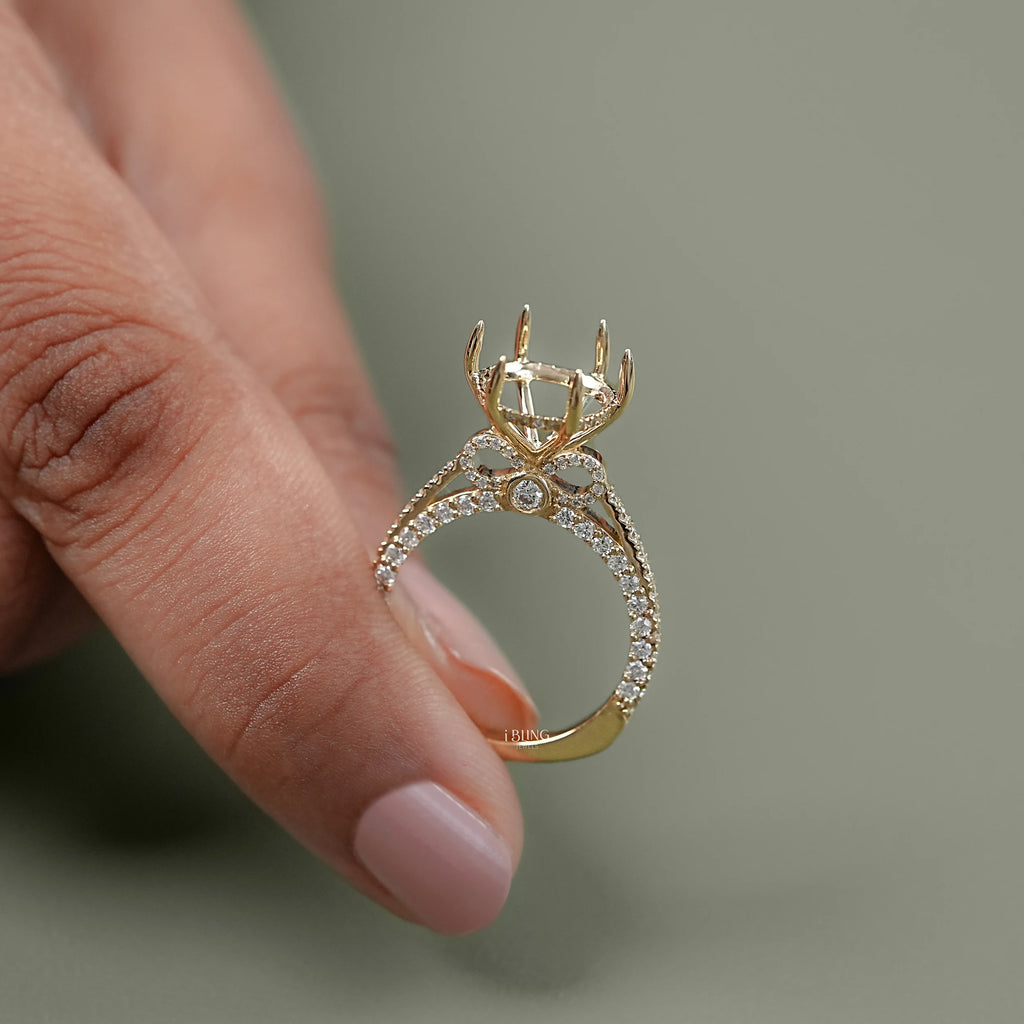 Round Shape Semi Mount Engagement Ring