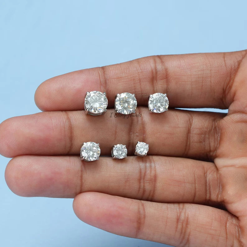 Round Diamond Stud Earring