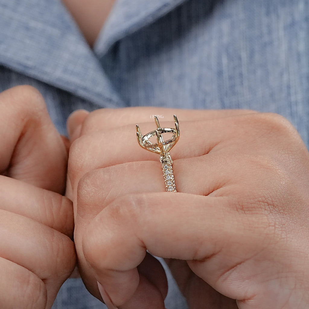 Round Shape Semi Mount Engagement Ring