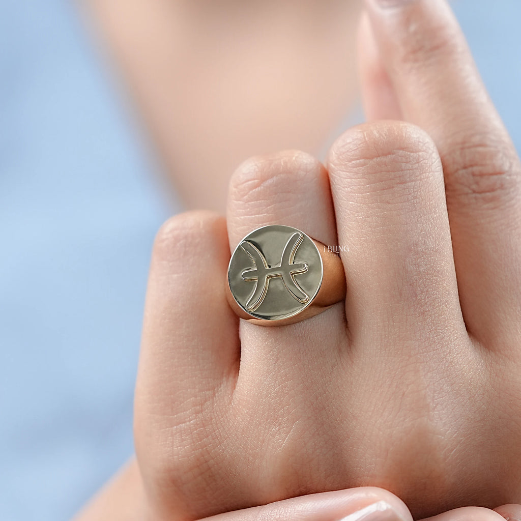Yellow Gold Pisces Zodiac Unisex Signet Ring