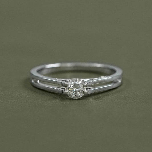 Split shank engagement ring featuring a round lab diamond on a polished mounting for a modern bridal look.