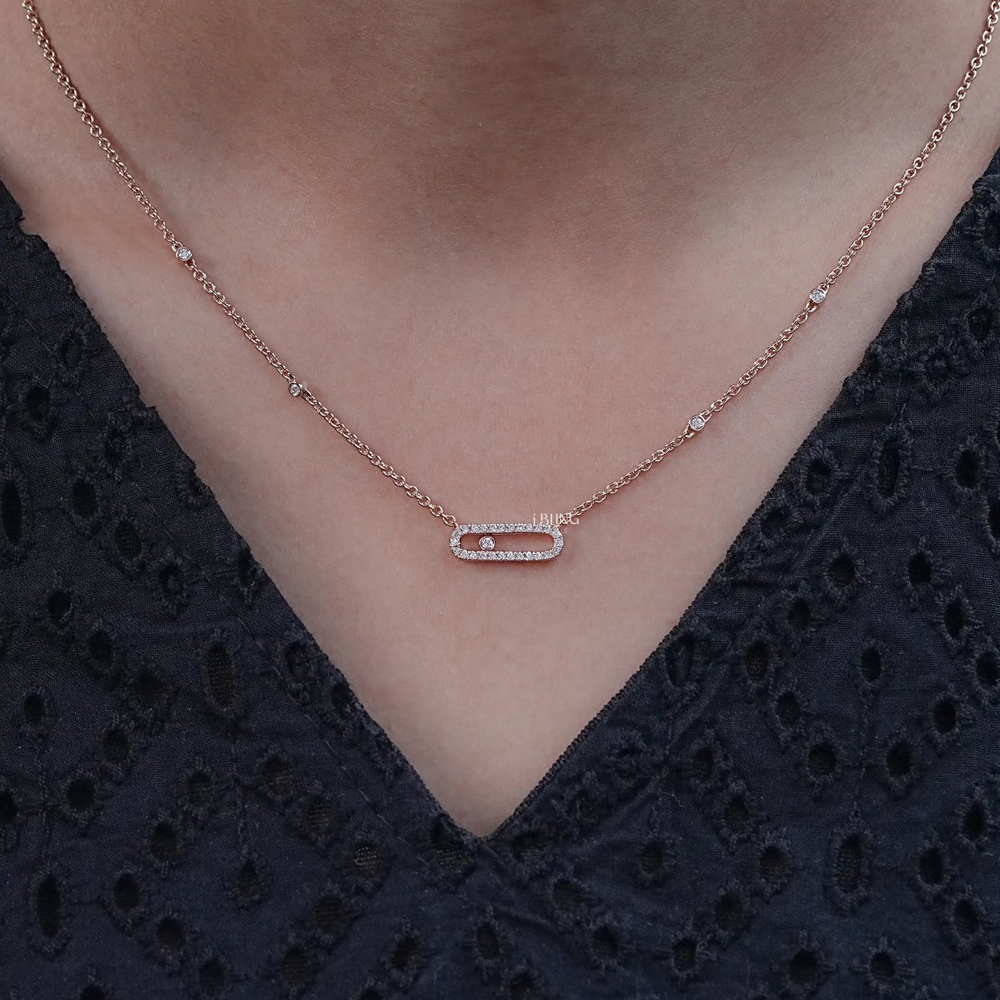 Woman neck paper clip necklace styled with modern gold links