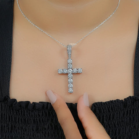 Criss Cross Round Cut Lab Grown Diamond Pendant