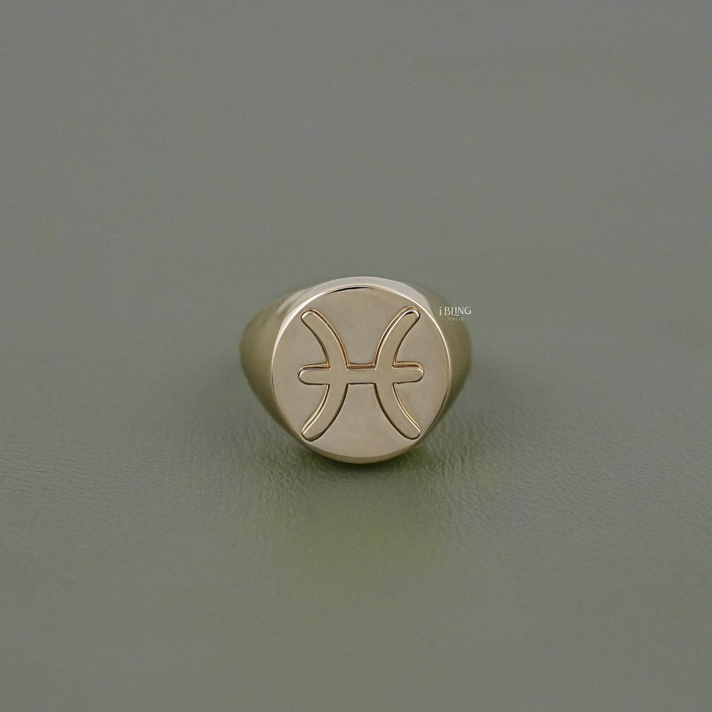Yellow Gold Pisces Zodiac Unisex Signet Ring