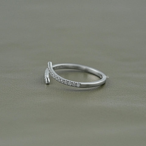 Lab Grown Round Diamond Bypass Open Diamond Ring