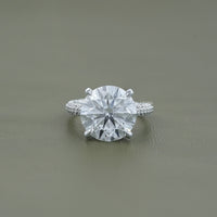 Round Cut Solitaire Diamond Engagement Ring With Pave Band