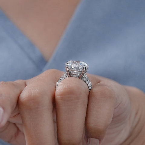 Round Cut Solitaire Diamond Engagement Ring With Pave Band