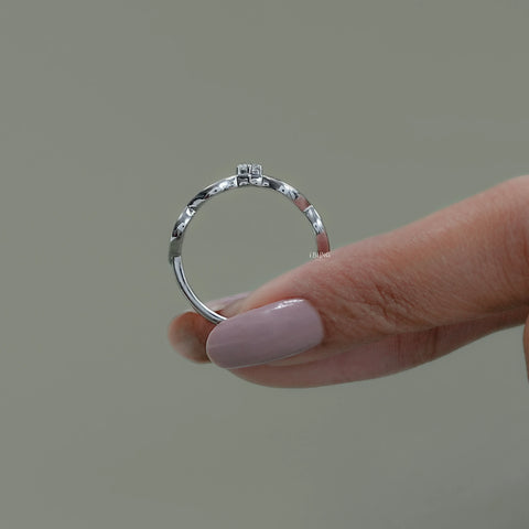 Round Cut Lab Grown Diamond Vintage Engagement Ring