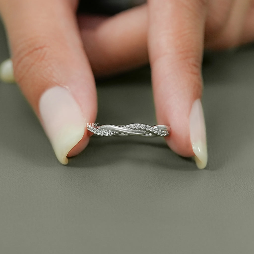 Round Cut Lab Diamond Twisted Wedding Band