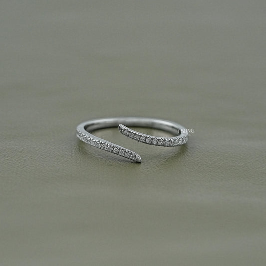 Ibling Jewels open bypass ring with brilliant round lab-grown diamonds in a 14k solid gold sleek frame.