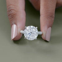 Round Cut Solitaire Diamond Engagement Ring With Pave Band