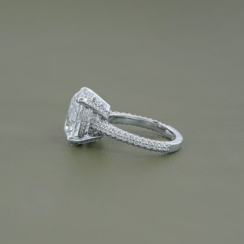 Round Cut Solitaire Diamond Engagement Ring With Pave Band