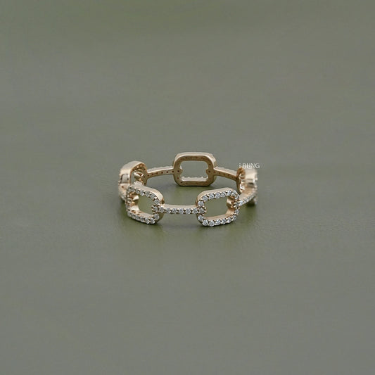 Round Diamond Link Chain Wedding Ring