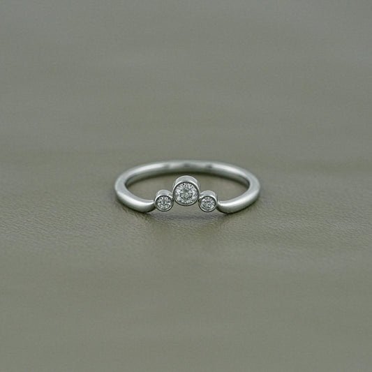iBling Jewels rounded wedding ring with a polished finish and comfort-fit interior design.