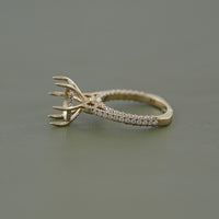 Round Shape Semi Mount Engagement Ring