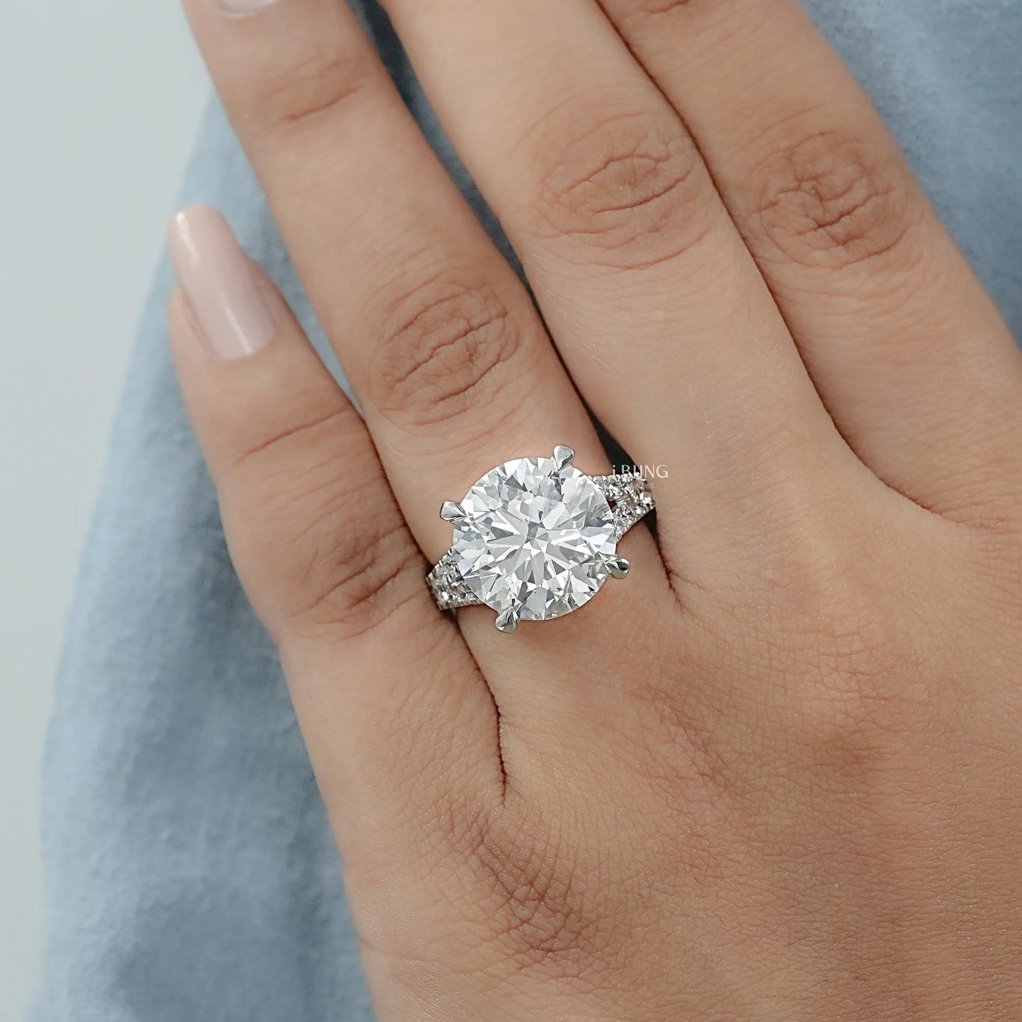 Round Cut Split Shank Accent Diamond Ring Solitaire Accent Ring